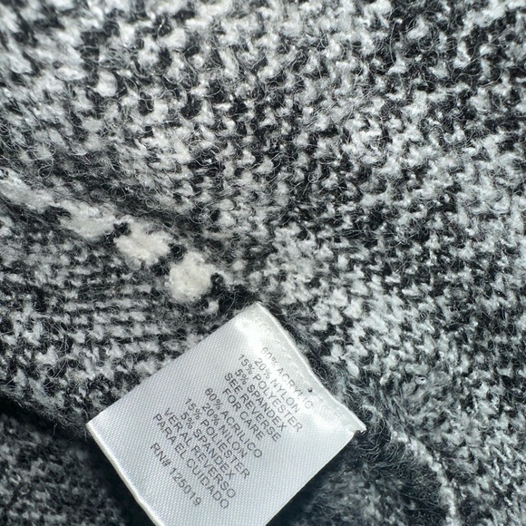 Chic Black and White Open-Front Cardigan Sweater - Picture 3 of 5